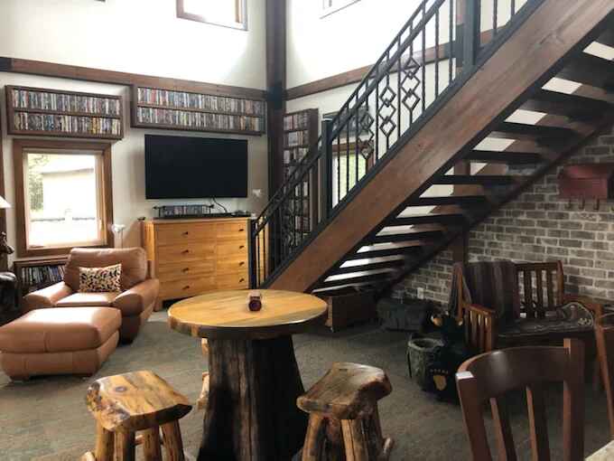 Quartz Lake Lodge – 2 Night Stay Deluxe Cabin – Delta Junction - Image 6